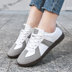 Unisex nan urbaner Tennis-Sneaker mit Veloursleder-Overlays gepolstertem Fersenkragen und vulkanisierter Gummisohle R&B