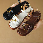 Damen modische Sling-Sandalen mit eleganter Schnallenapplikation