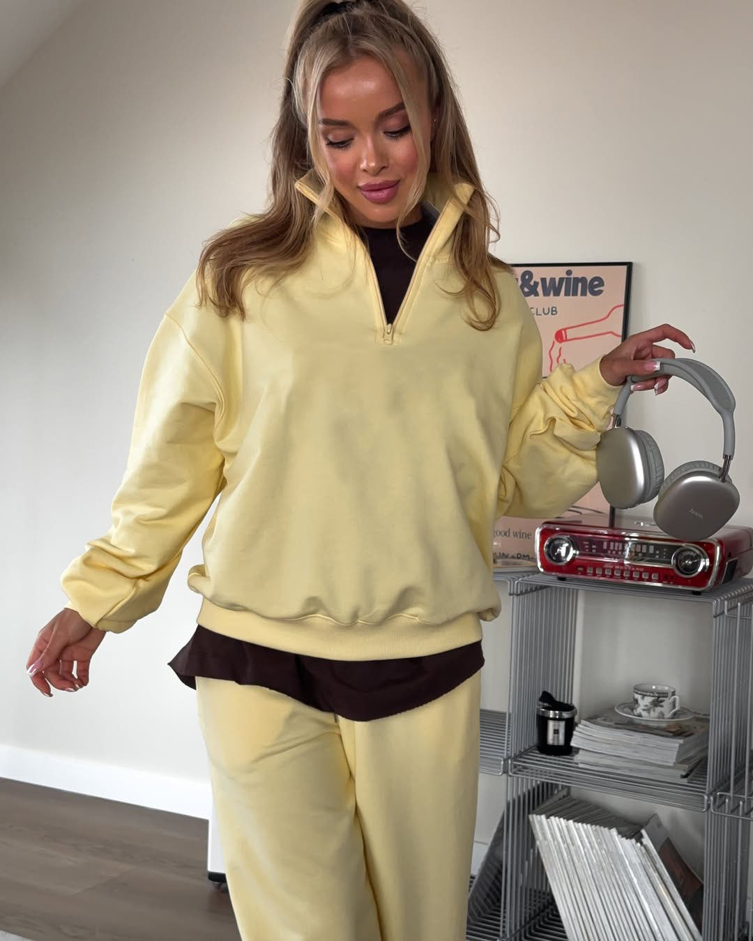 Damen sportlicher Kapuzenpullover mit hohem Kragen und breitem Schnitt R&B