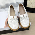 Damen Mokassin-Schuhe mit modischem Schnitt und perforierten Details