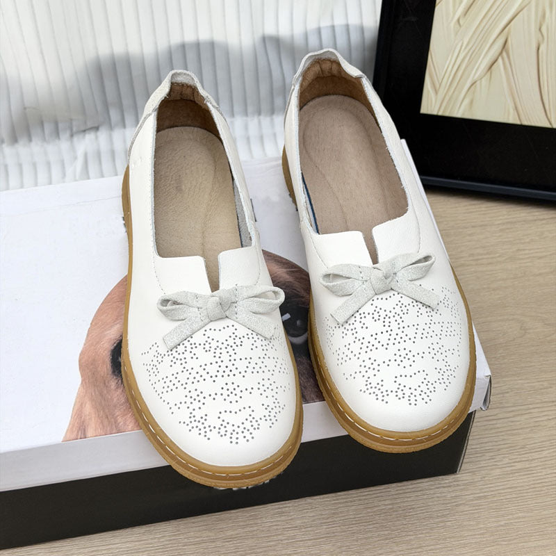 Damen Mokassin-Schuhe mit modischem Schnitt und perforierten Details