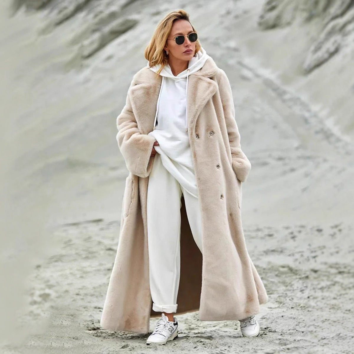 Damen Eleganter, gefütterter Wintermantel mit breitem Revers R&B