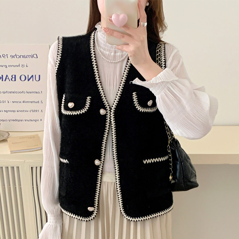 Damen Strickjacke mit Herzknöpfen und kontrastierenden Details R&B