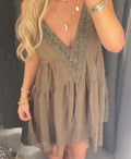 Damen Sommerliches Kleid mit elegantem V-Ausschnitt und raffinierten Rüschendetails R&B