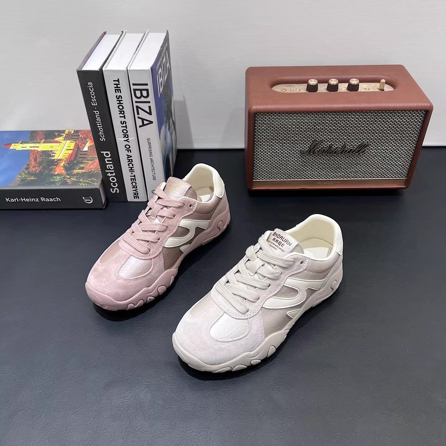 Damen modische Sneakers mit atmungsaktivem Obermaterial und innovativer Dämpfungstechnologie R&B