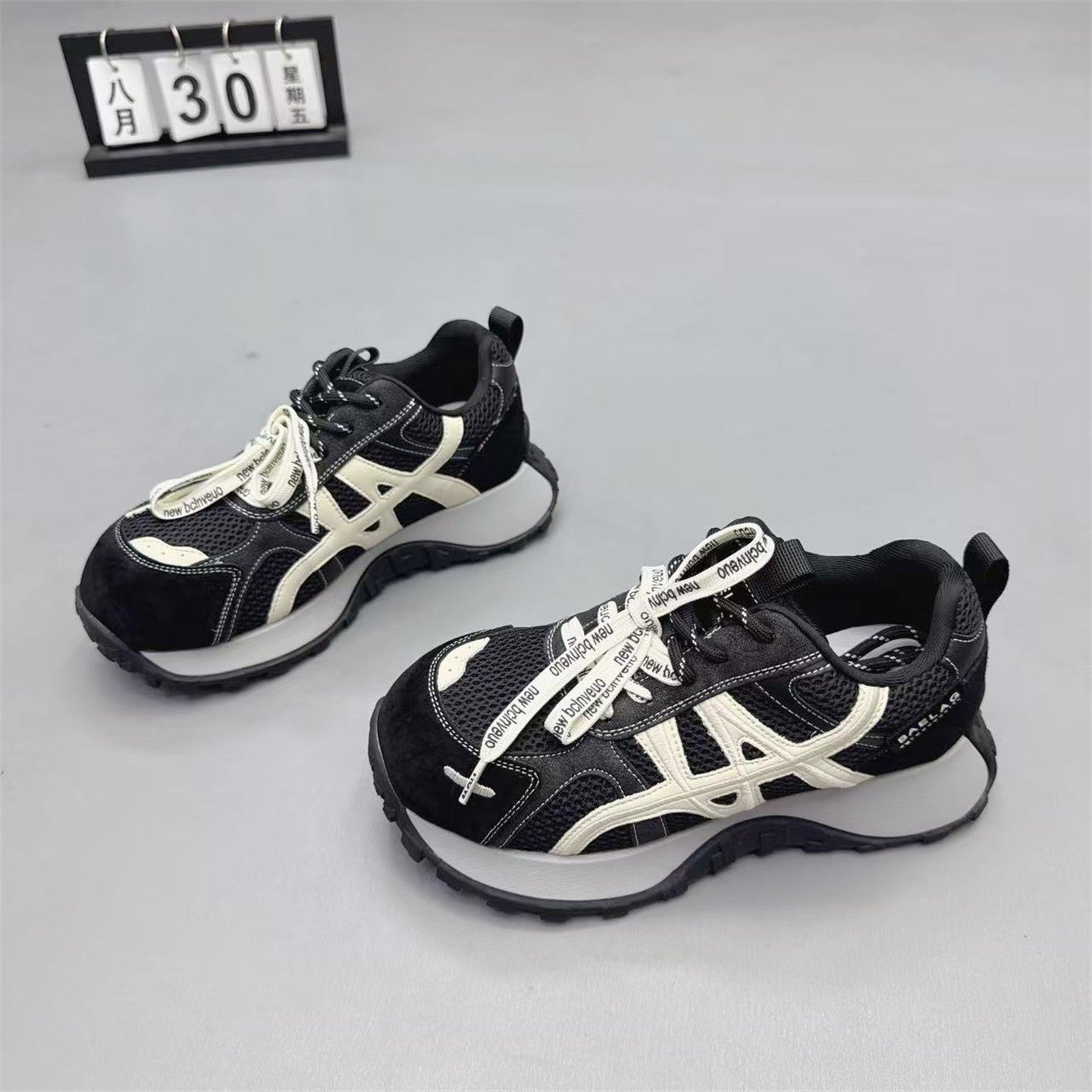 Damen sportliche Sneakers mit innovativer Dämpfungstechnologie und atmungsaktiver Obermaterialkombination R&B