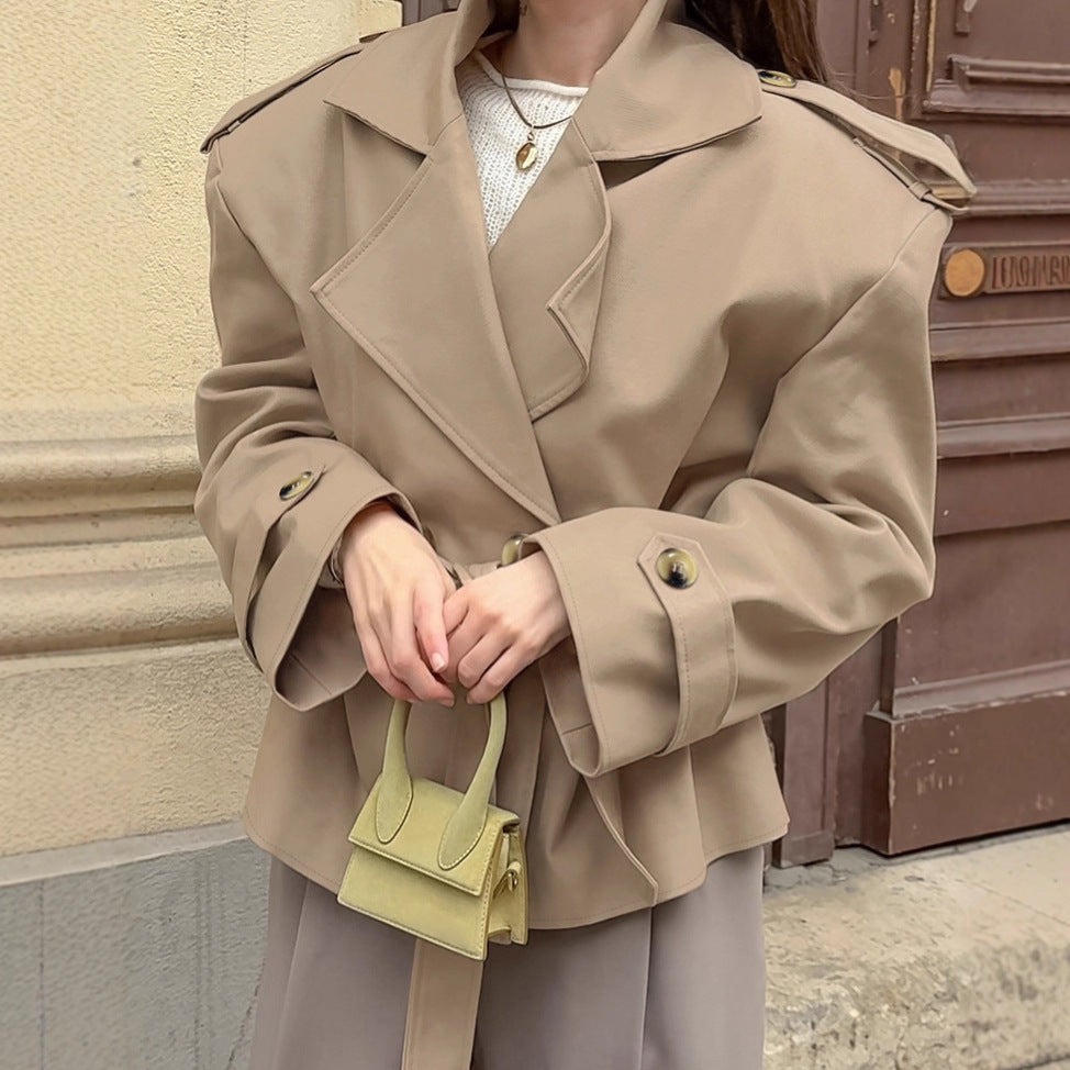 Damen Oversized Trenchcoat mit breitem Kragen und dekorativen Knopfdetails R&B