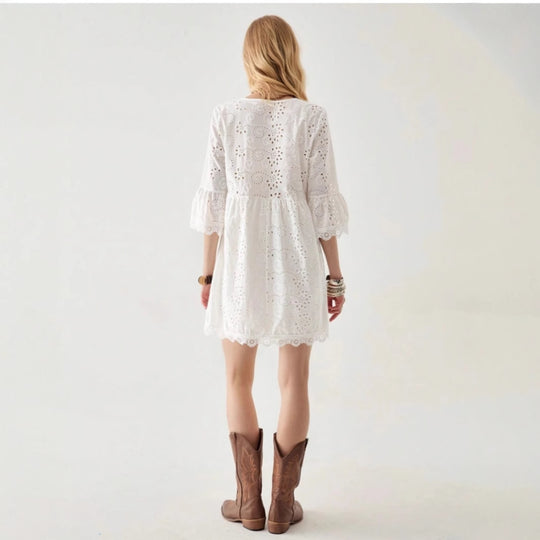 Damen Bluse mit verspieltem Lochmuster und Rüschendetails R&B