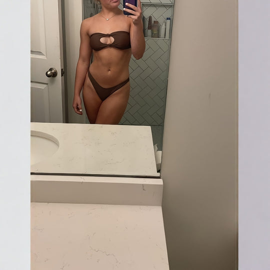 Damen Bandeau-Bikini mit hohem Beinausschnitt und dezenter Raffung R&B