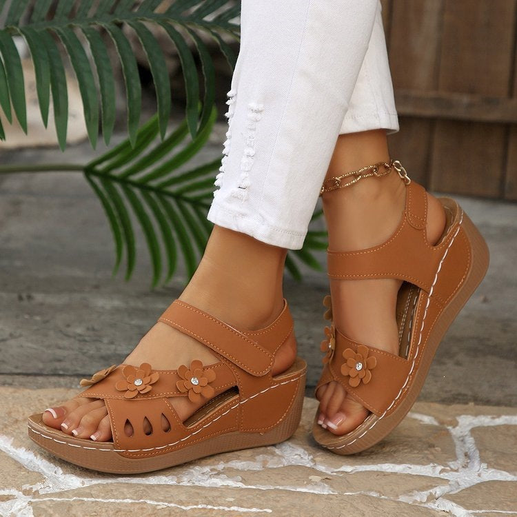 Damen Wedge-Sandalen mit floralem Design R&B