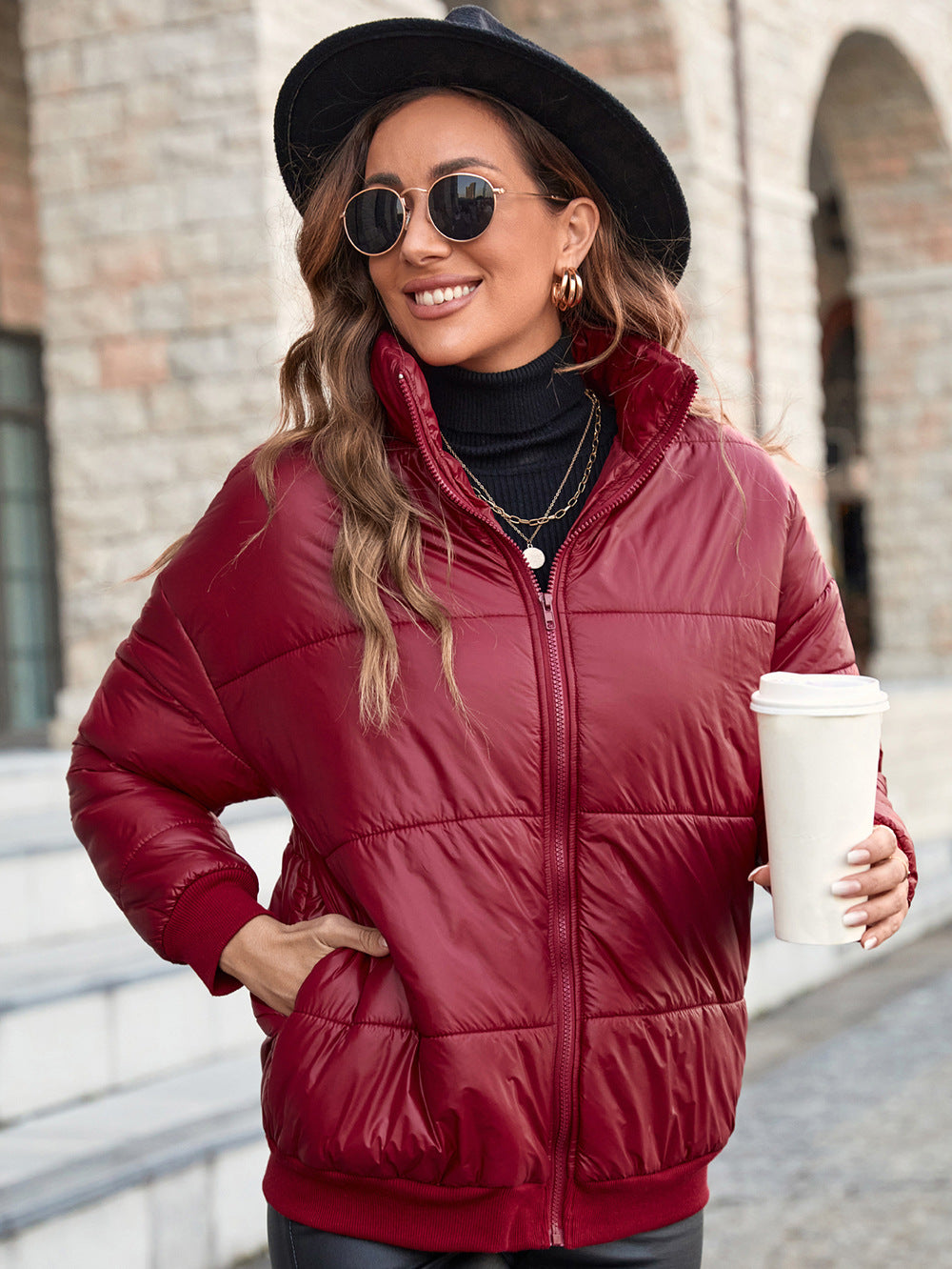 Damen elegante Steppjacke mit hochschließendem Kragen und modernen Taschen R&B
