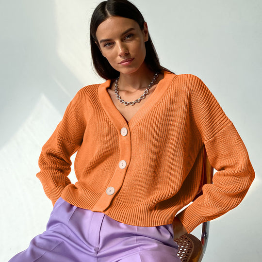 Damen kuschelige Strickjacke mit umschlagbaren Ärmeln und modischen Knopfdetails R&B