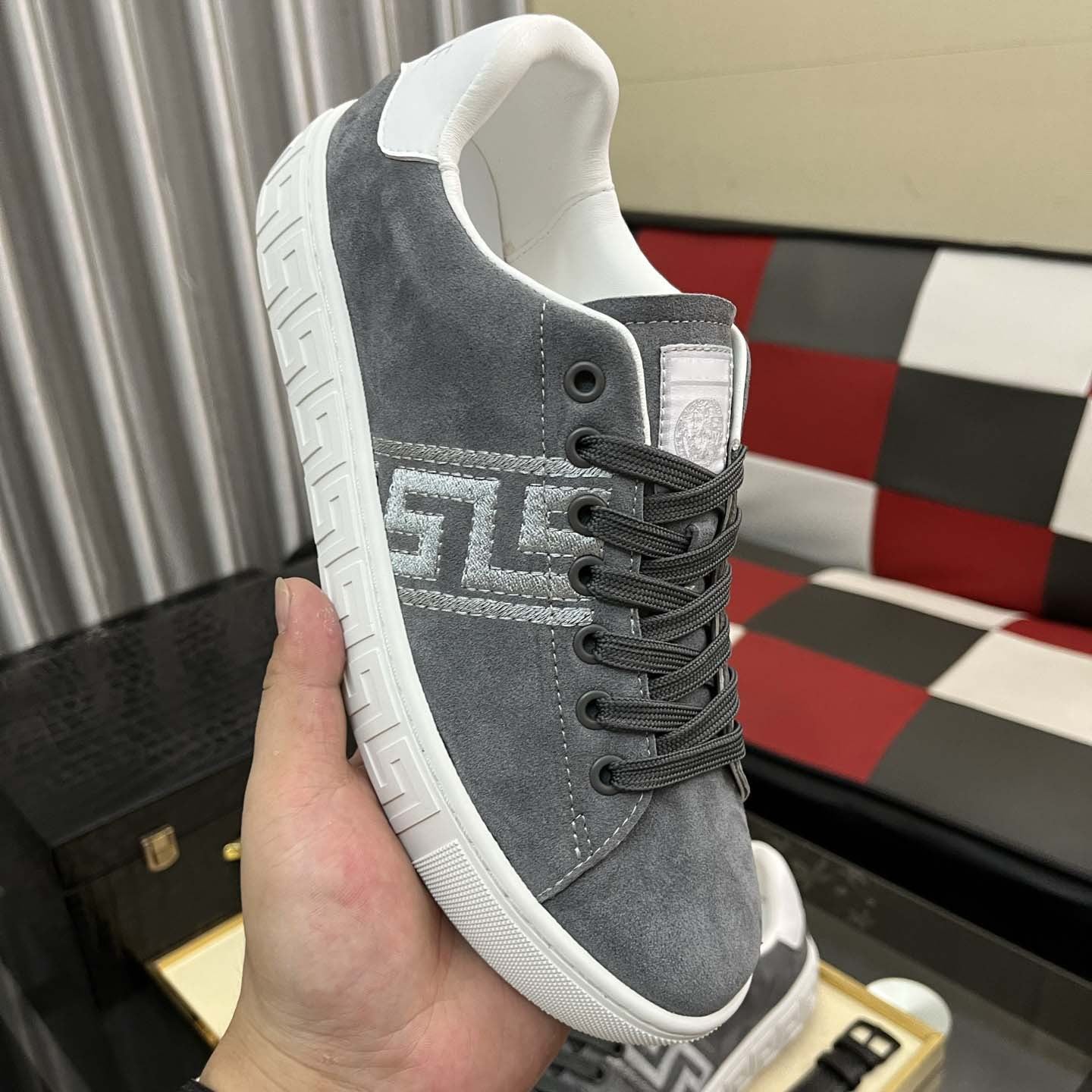Damen Sneakers mit modischem Logo-Detail und rutschfester Laufsohle R&B