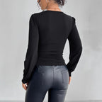 Damen nan tailliertes Langarm-Shirt mit tiefem Spitzen-Dekolleté, Raffung und Kristallbesatz R&B