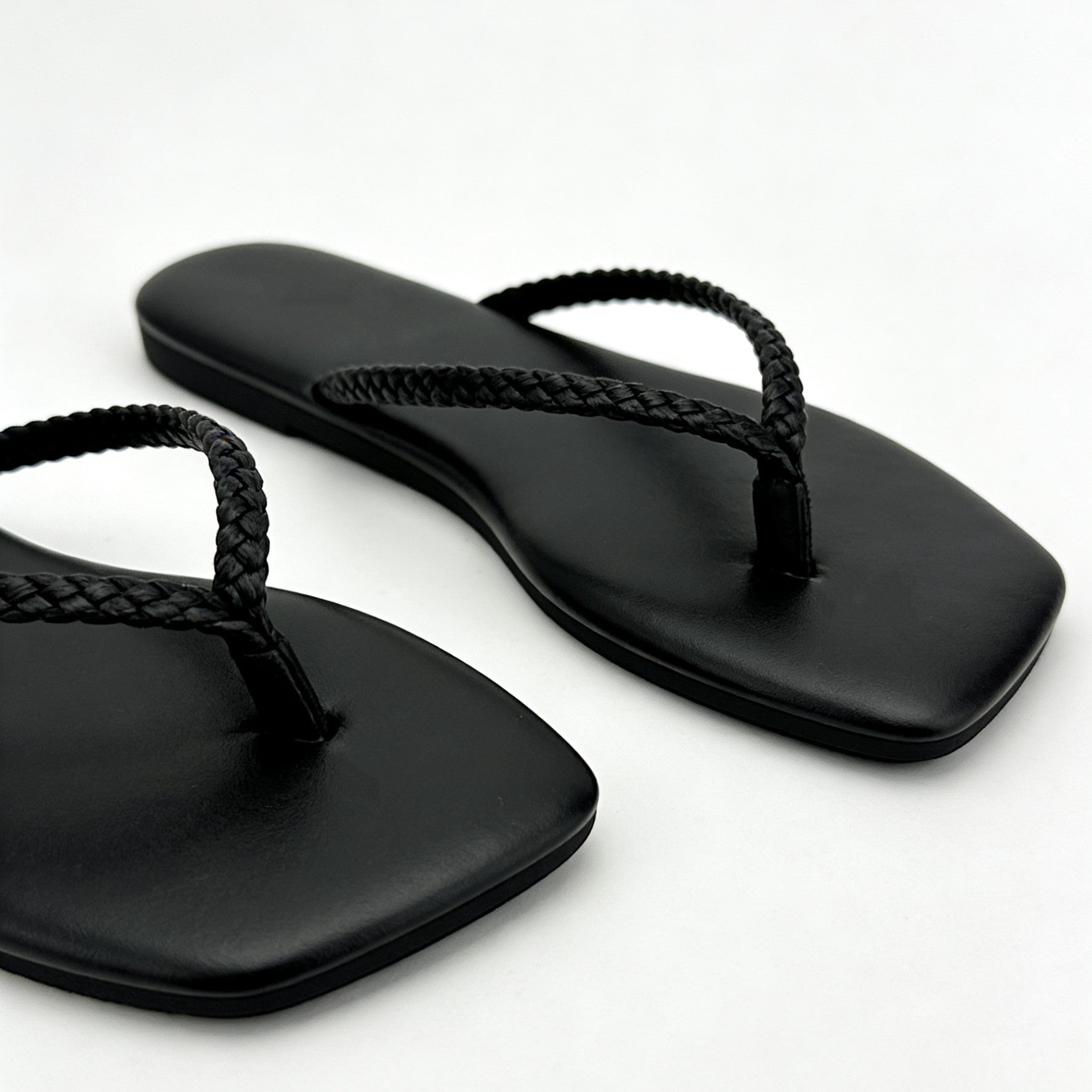 Damen Minimalistische Zehentrenner-Sandalen mit ergonomischem Design R&B