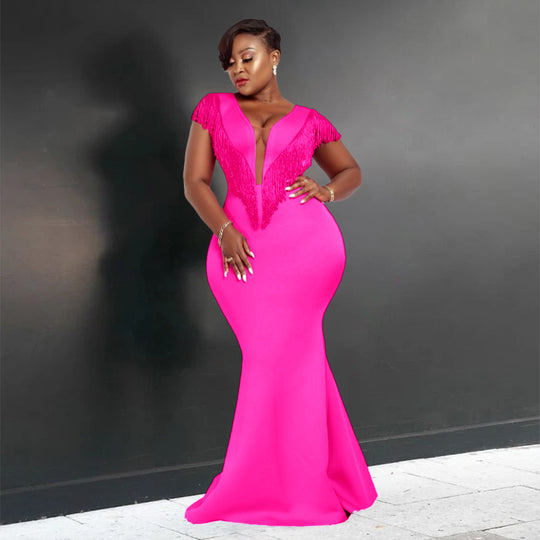 Damen Figurbetontes Abendkleid mit Fransen und tiefem Ausschnitt R&B
