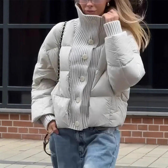 Damen gesteppte Jacke mit voluminösem Kragen und praktischen Knopfdetails R&B
