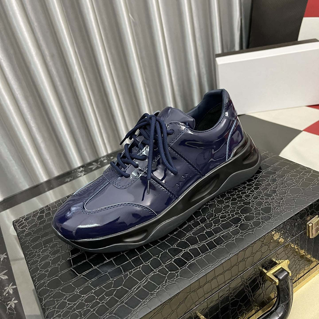 Damen Elegante Sneakers mit hochglänzender Oberfläche und dämpfender Laufsohle R&B