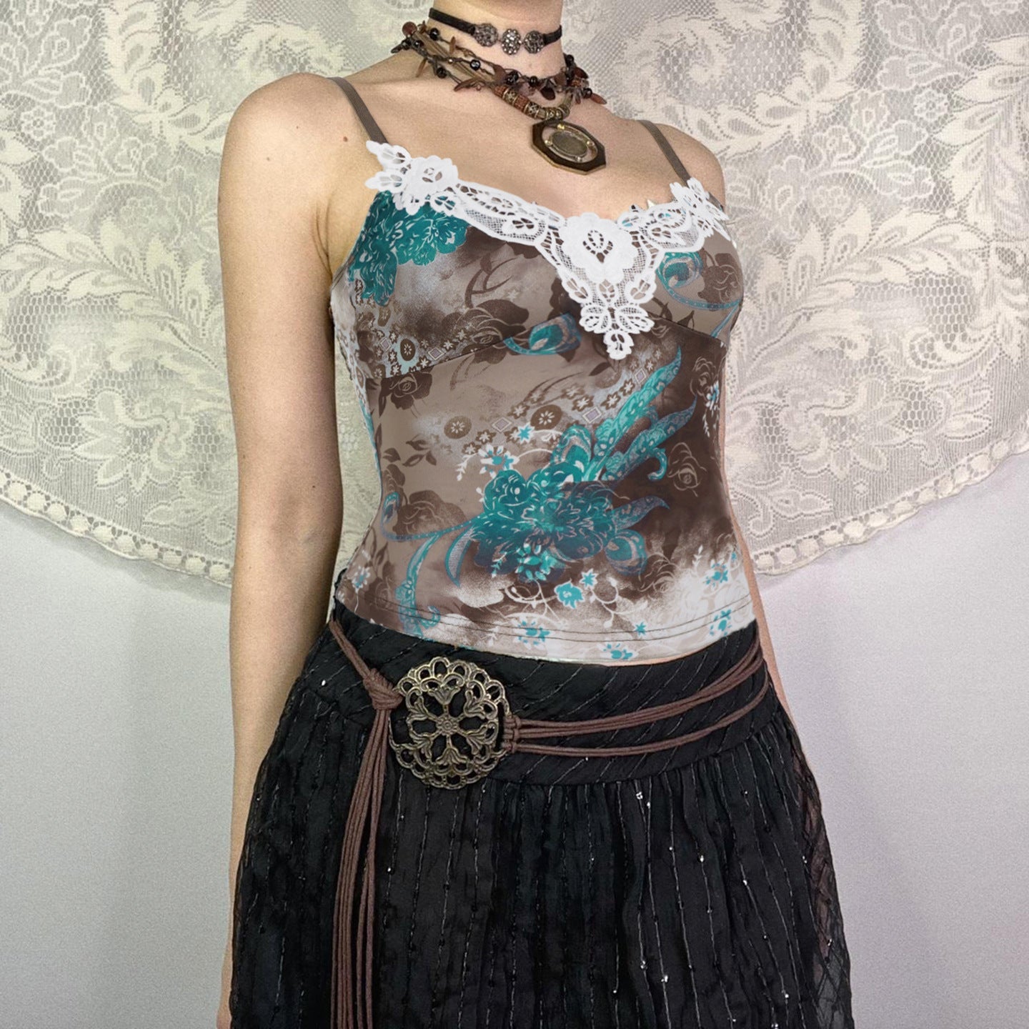 Damen Spitzentop mit floralem Muster und zartem Dekolleté R&B