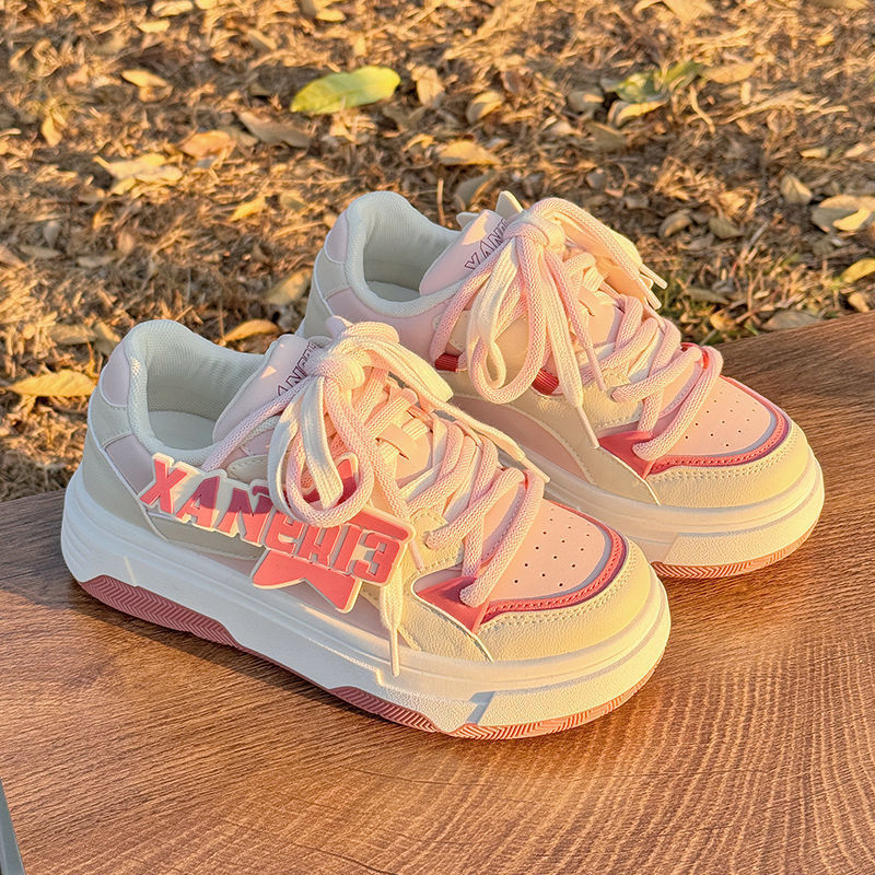 Damen Comfort Sneakers mit modischer Silhouette R&B