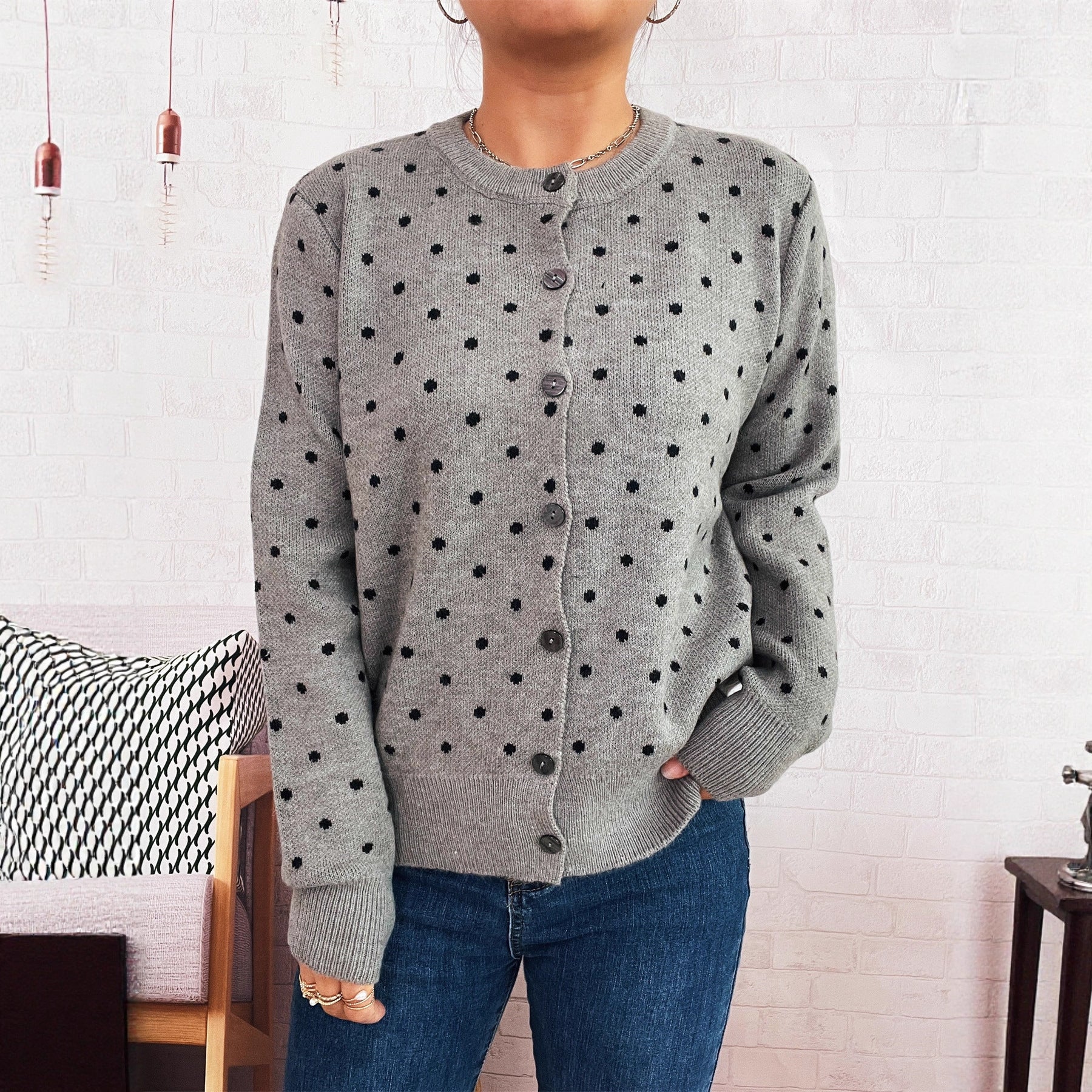 Damen Strickjacke mit modischem Punktemuster und komfortablem Schnitt R&B
