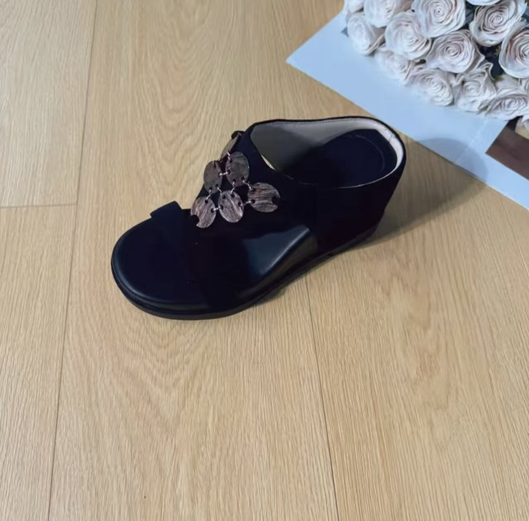 Damen elegante Keil-Pantoletten mit exklusiven Verzierungen R&B