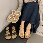 Damen Sommer-Sandalen mit modischen Kreuzriemen und bequemer Sohle EB