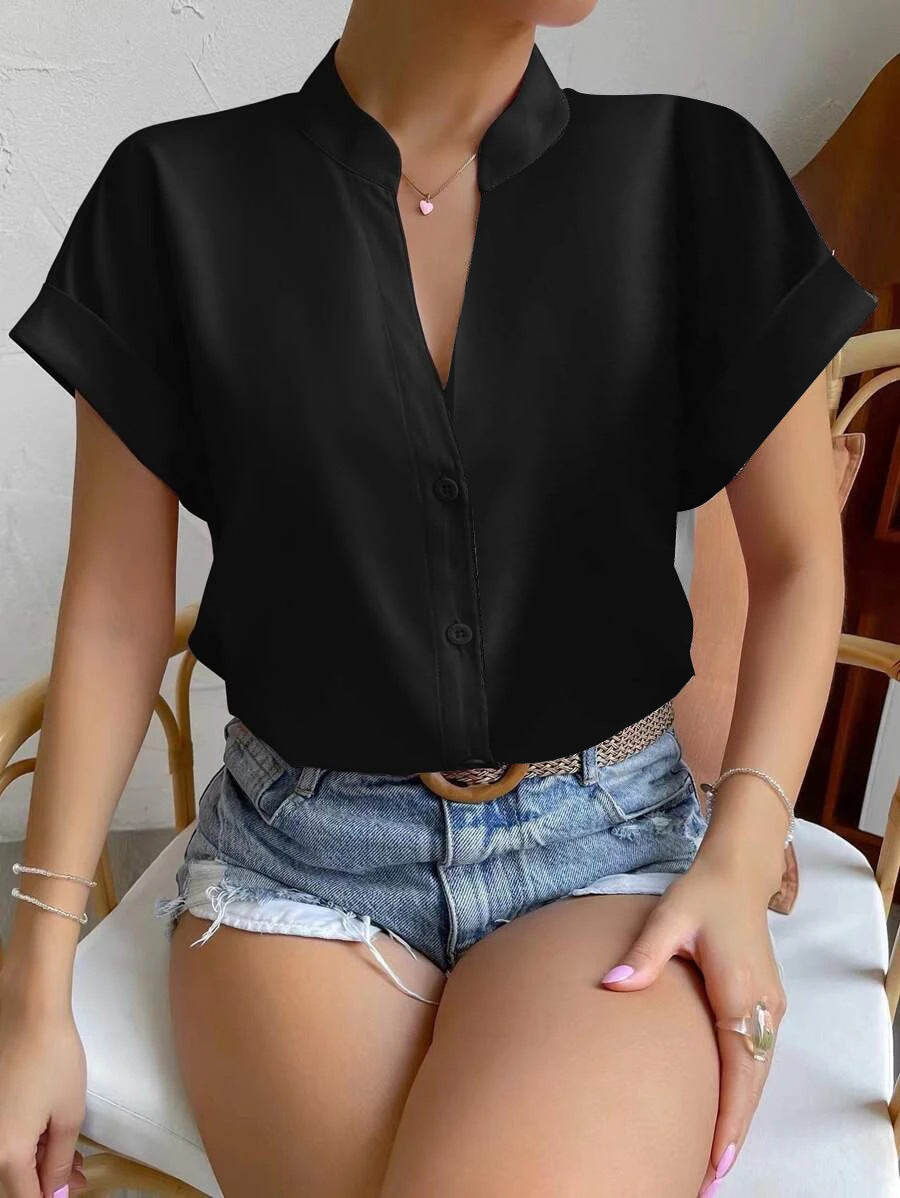 Damen Elegante Kurzarmbluse mit Stehkragen und subtilen Knopfdetails R&B