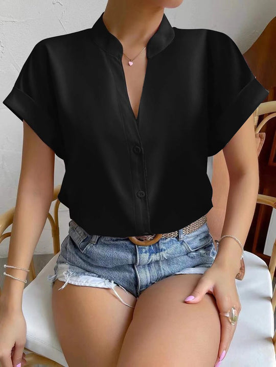 Damen Elegante Kurzarmbluse mit Stehkragen und subtilen Knopfdetails R&B