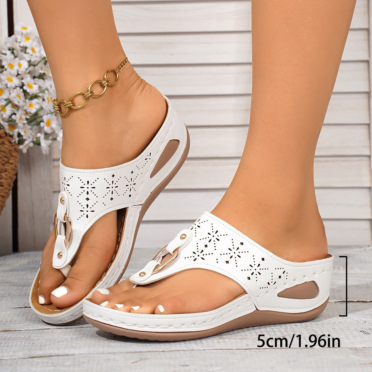 Damen Komfortable Zehentrenner-Sandalen mit modischem Schnitt und ergonomischem Fußbett R&B