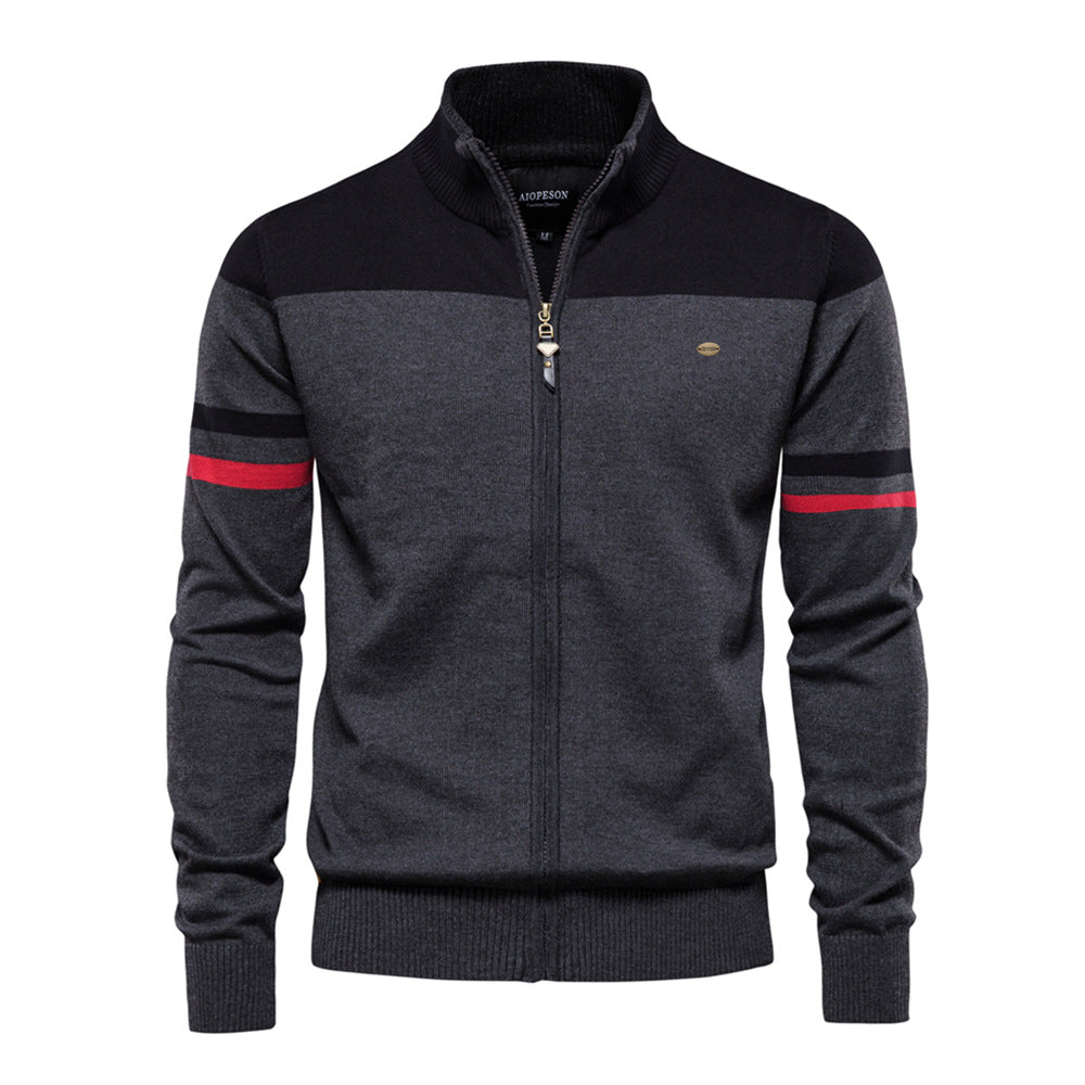 Herren Strickjacke mit modernem Zipper und sportiven Farbstreifen