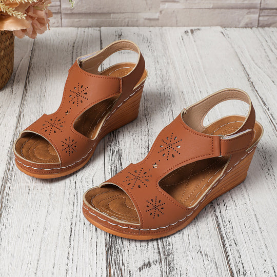 Damen Wedge-Sandalen mit luftigen Cut-Outs und verstellbarem Riemen R&B
