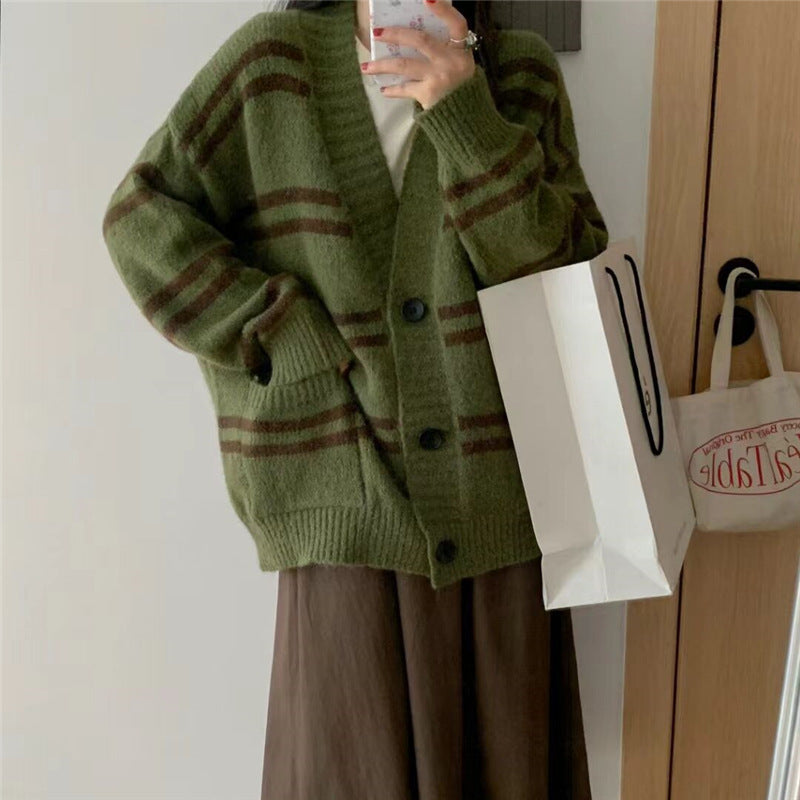 Damen Grobstrick Cardigan mit breitem Aufschlag und dekorativen Knopfdetails R&B
