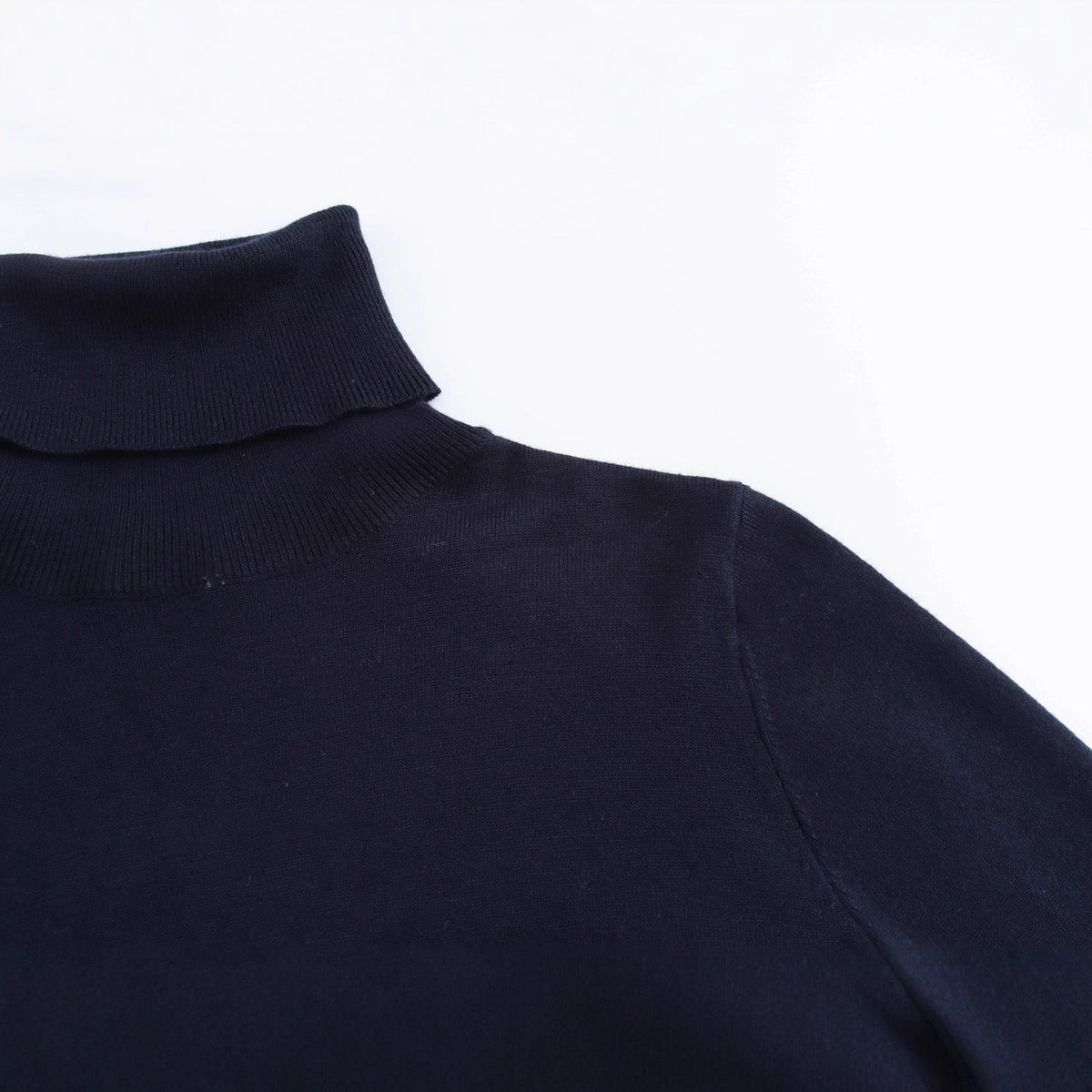 Damen Rollkragenpullover mit eleganten Knopfdetails R&B