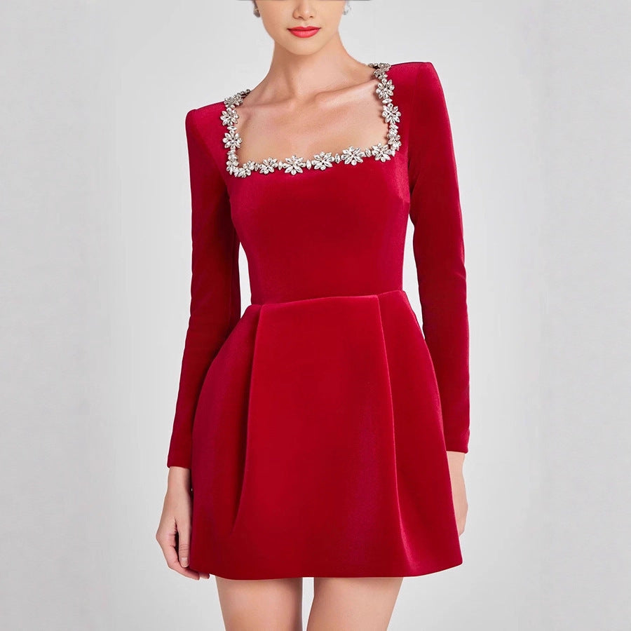 Damen Elegantes Samtkleid mit Blumenapplikationen und U-Boot-Ausschnitt R&B