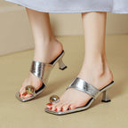 Damen Elegante Slides mit modischem Schlangenleder-Design und dekorativem Schmuck