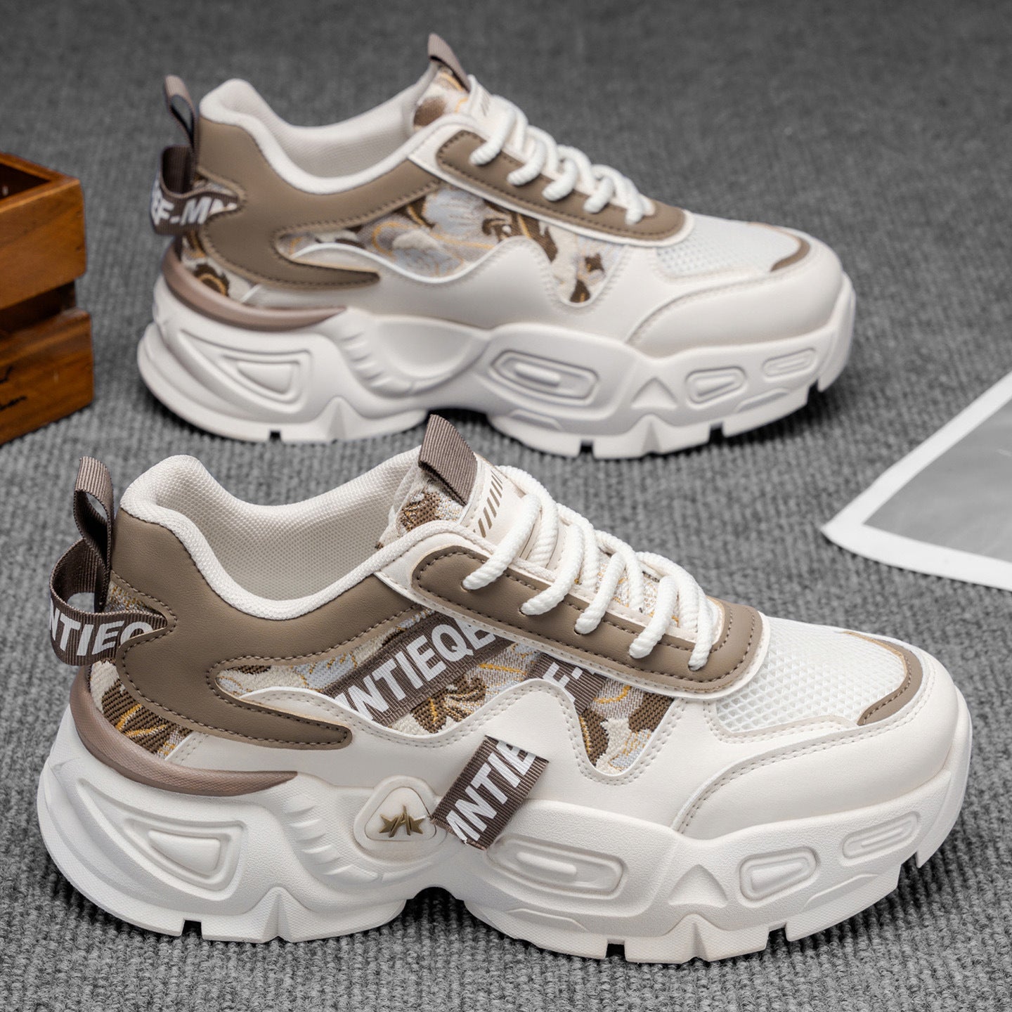 Damen Sportliche Chunky Sneakers mit einzigartigem Blumenmuster
