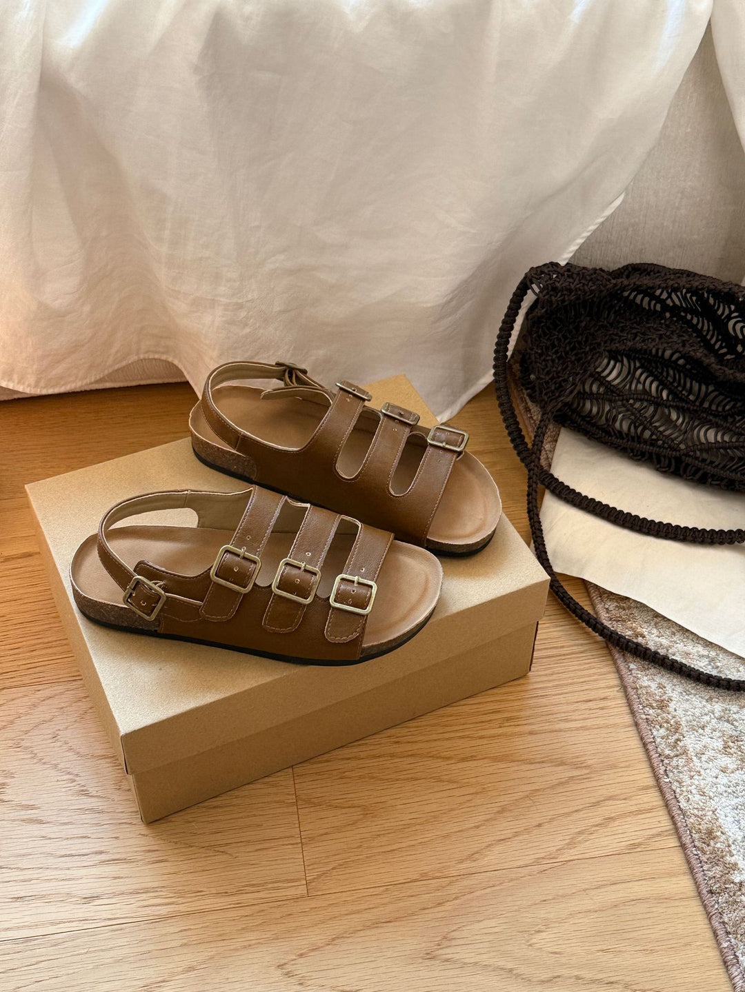 Damen Komfortable Zehentrenner-Sandalen mit verstellbaren Riemen und ergonomischer Fußbettgestaltung R&B