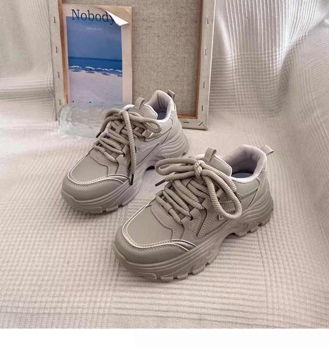 Damen Sportliche Sneakers mit robustem Profil und bequemer Dämpfung R&B