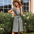 Damen Midikleid mit verspieltem Bindegürtel und elegantem Faltenwurf