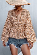 Damen Oversize Bluse mit ZR&Bra-Print und taillierter Raffung R&B