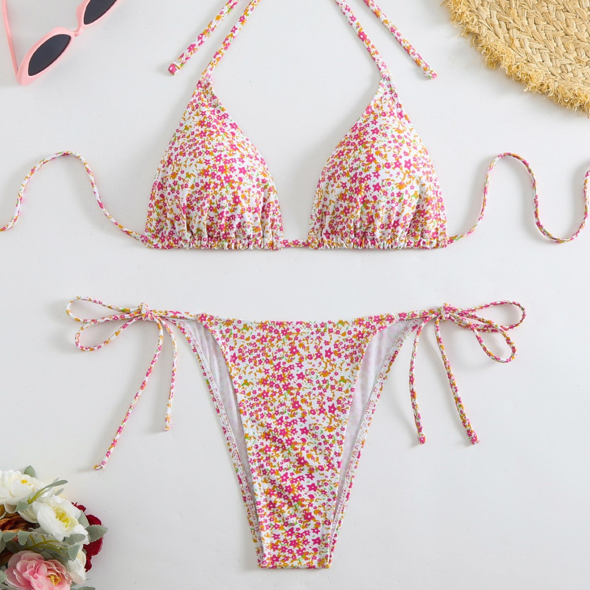 Damen Triangel-Bikini mit liR&Bevollem Blumenmuster und verstellbaren Trägern R&B