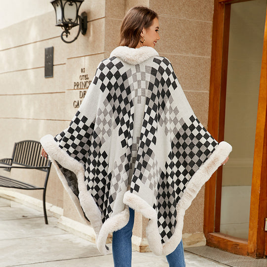 Damen eleganter Strickponcho mit luxuriösem Kunstfellbesatz und geometrischem Muster R&B