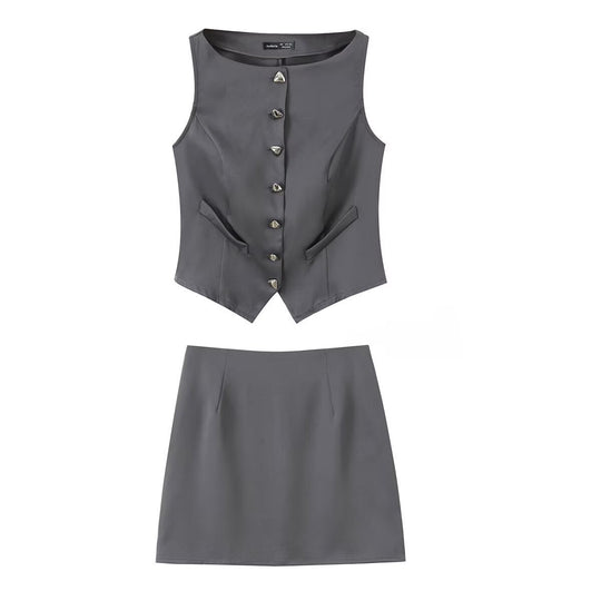 Damen-Set aus tailliertem Weste und kurzem Rock mit eleganten Knopfdetails R&B