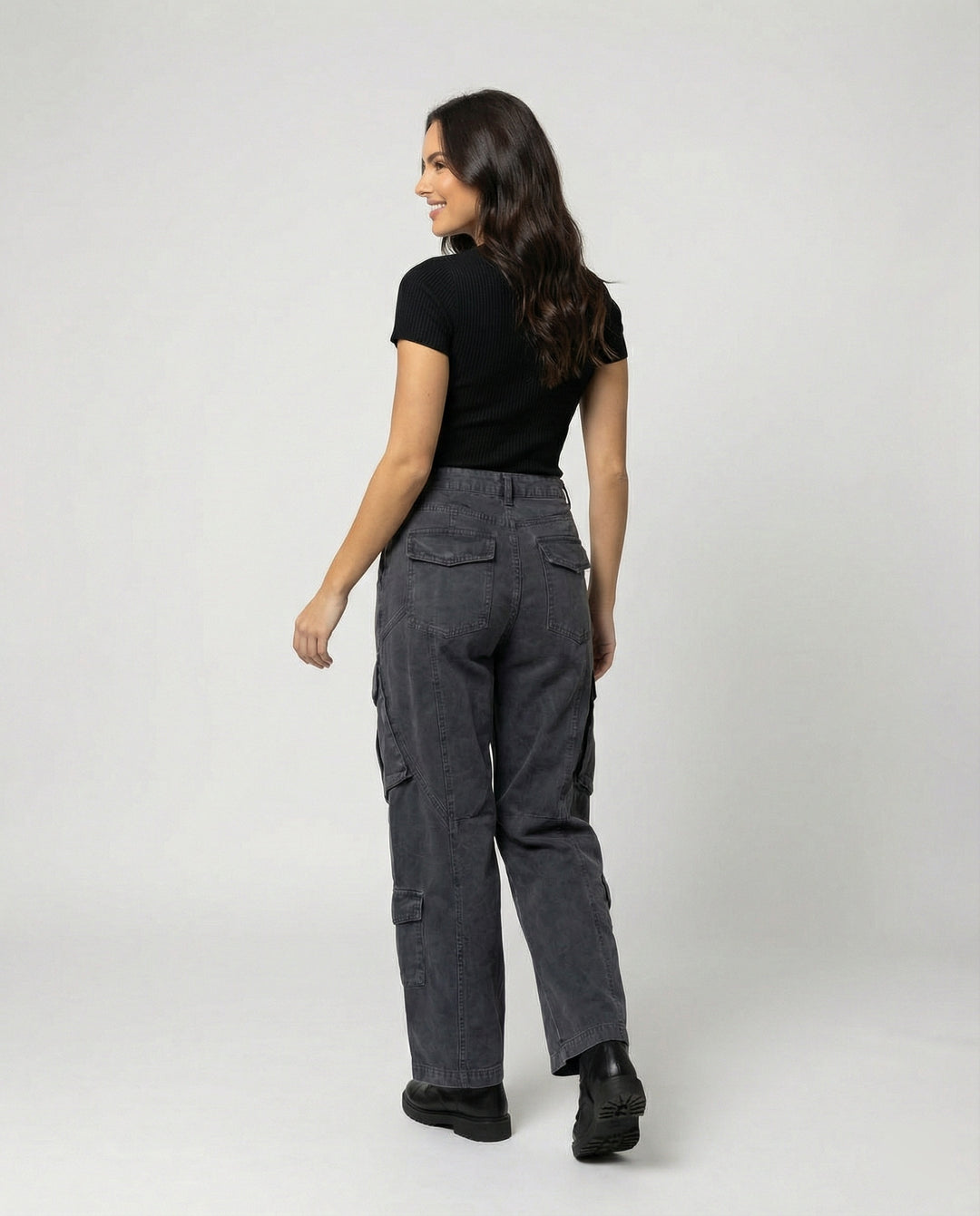 Damen weite Cargohose im Utility-Stil mit überlappenden Klappentaschen und markanter Nahtstruktur R&B