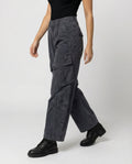 Damen weite Cargohose im Utility-Stil mit überlappenden Klappentaschen und markanter Nahtstruktur R&B
