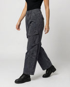 Damen weite Cargohose im Utility-Stil mit überlappenden Klappentaschen und markanter Nahtstruktur R&B