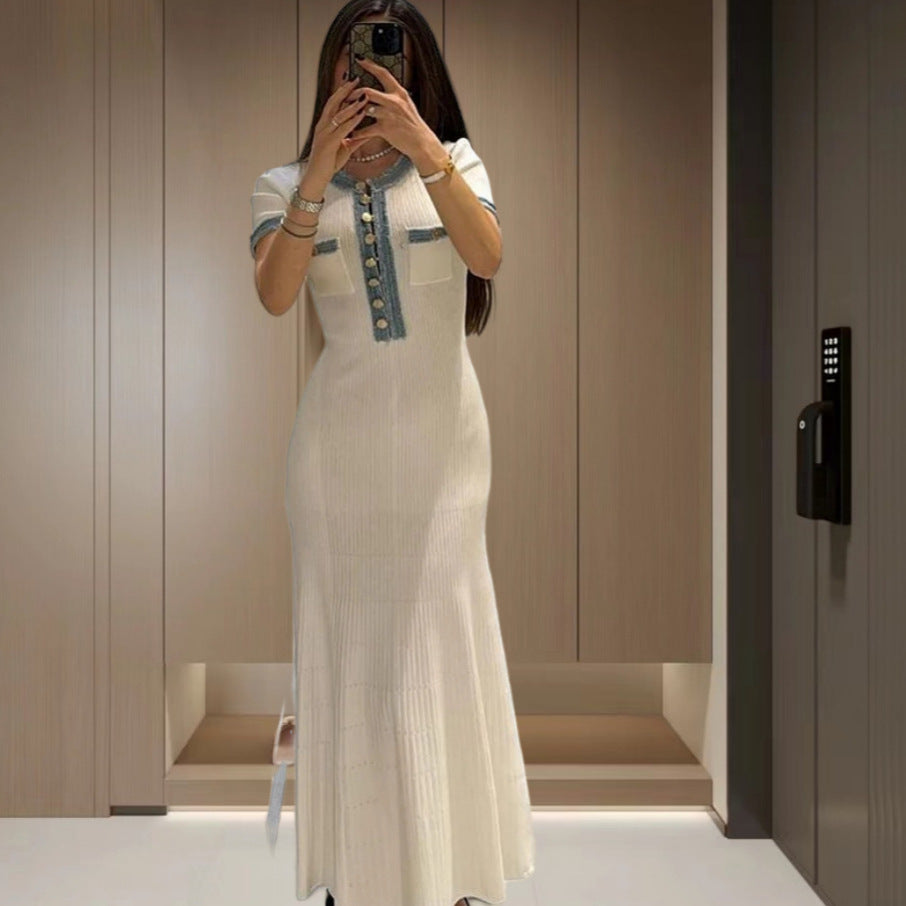 Damen Elegantes, figurbetontes Maxikleid mit modernen Knopfdetails und seitlichem Schlitz R&B