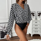 Damen Designer-Bluse mit grafischem Muster und tiefem V-Ausschnitt R&B