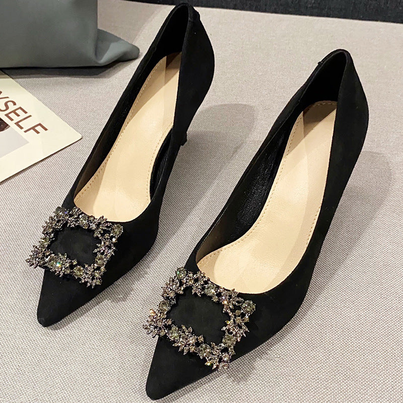 Damen stilvolle Pumps mit funkelndem Broschendetail R&B